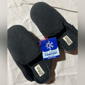 DEARFORMS Shearling Slippers, size Medium (7/8)
